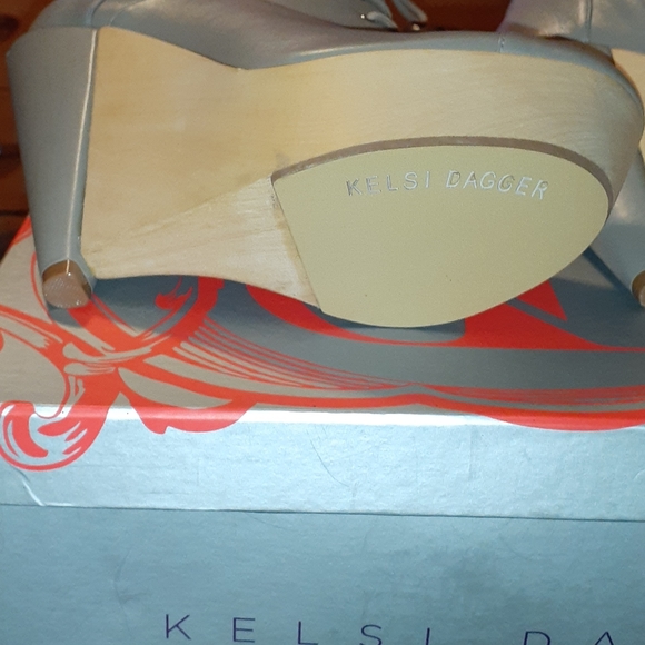 Shoes - Picture 4 of 6